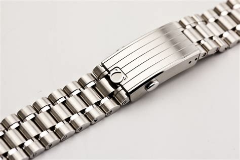 omega speedmaster bracelet 2021